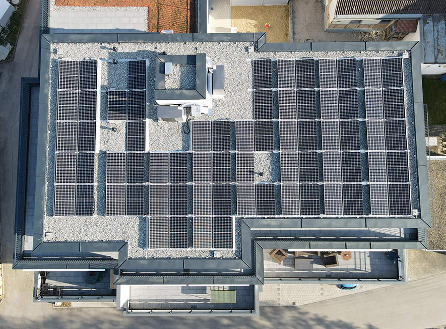 PV-Anlage auf dem Dach des Penthouses von N25.